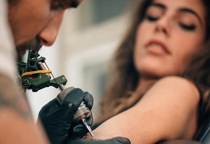 Dimple Golden Beauty, Sakarya'nın önde gelen güzellik merkezlerinden biridir. Cilt bakımları, bölgesel zayıflama, dövme, lazer epilasyon ve kalıcı makyaj